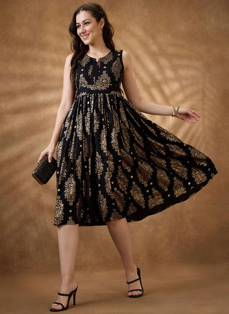 جلو باص فستان ميدي نسائي أسود بياقة مستديرة وحزام بزخارف عرقية